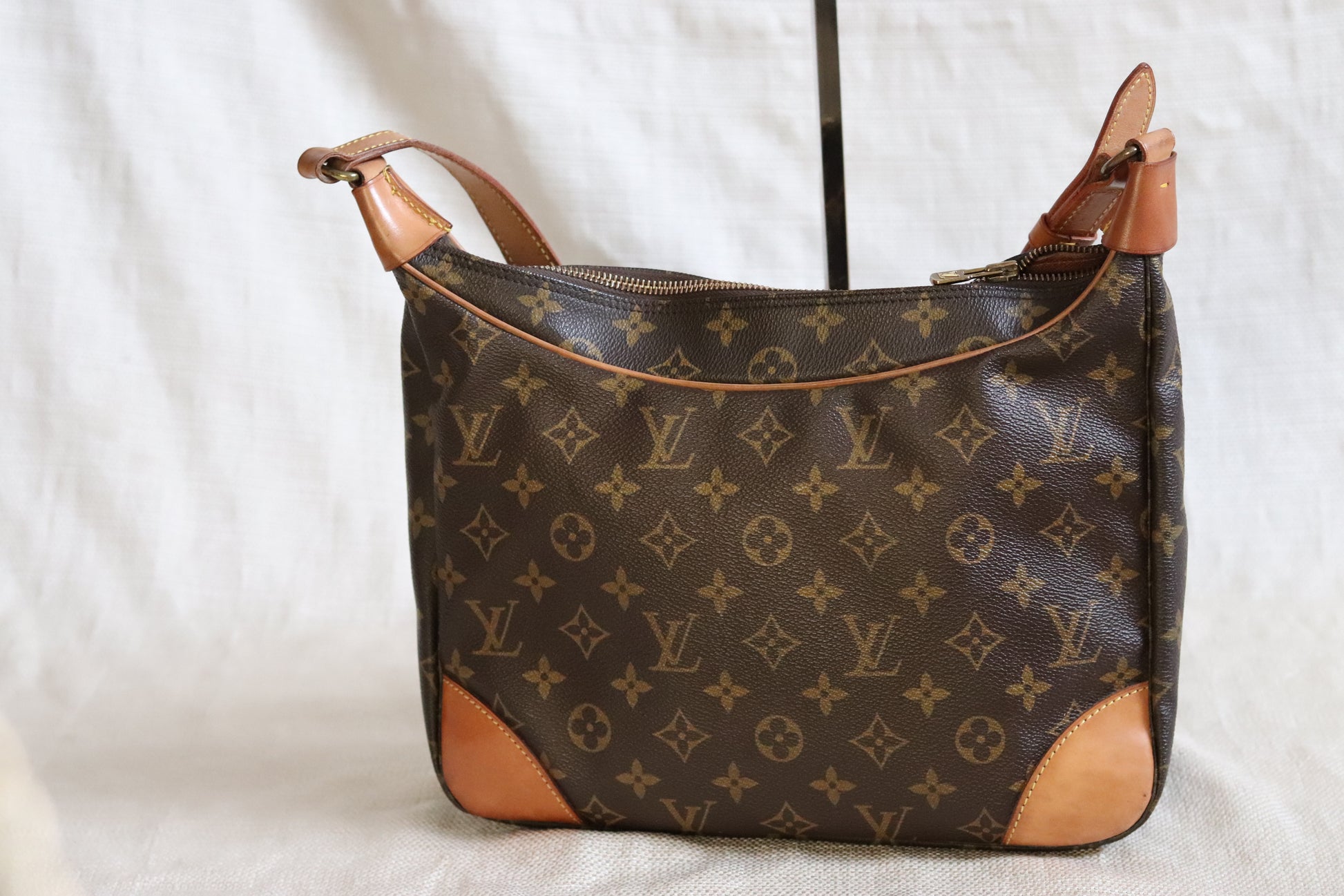 Be Wowed 🤯 by the LOUIS VUITTON BOULOGNE Bag 35 - An Iconic Handbag You  Have to See! 
